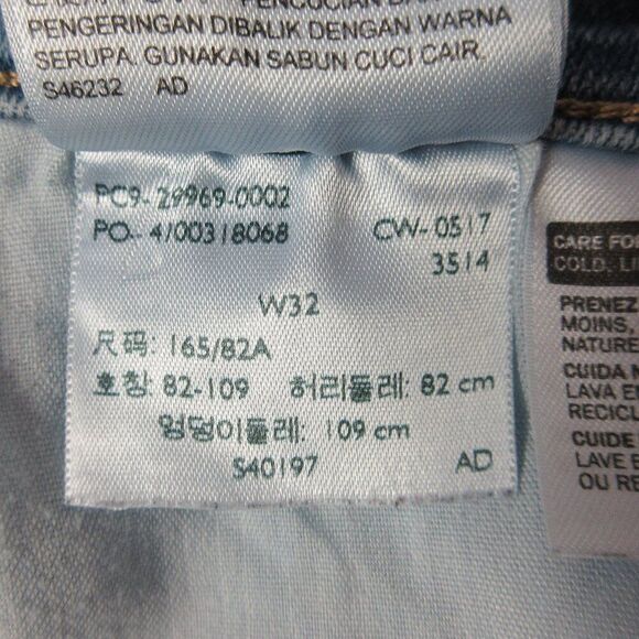 LEVI'S Classic Bermuda Denim Jean SHORTS Womens Size 32 Capri Skimmer Light Wash - Picture 8 of 13